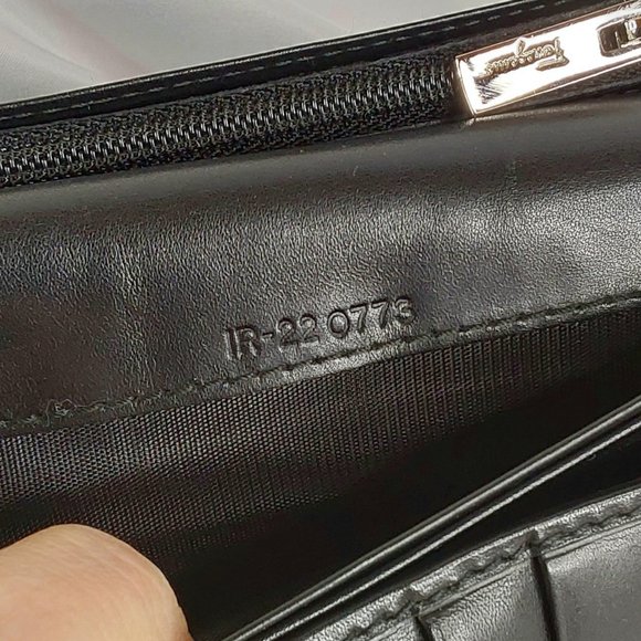 'SALVADOR FERRAGAMO' EMBOSSED LEATHER BI-FOLD WALLET, DUST BAG & BOX GIFT SET - Picture 7 of 16